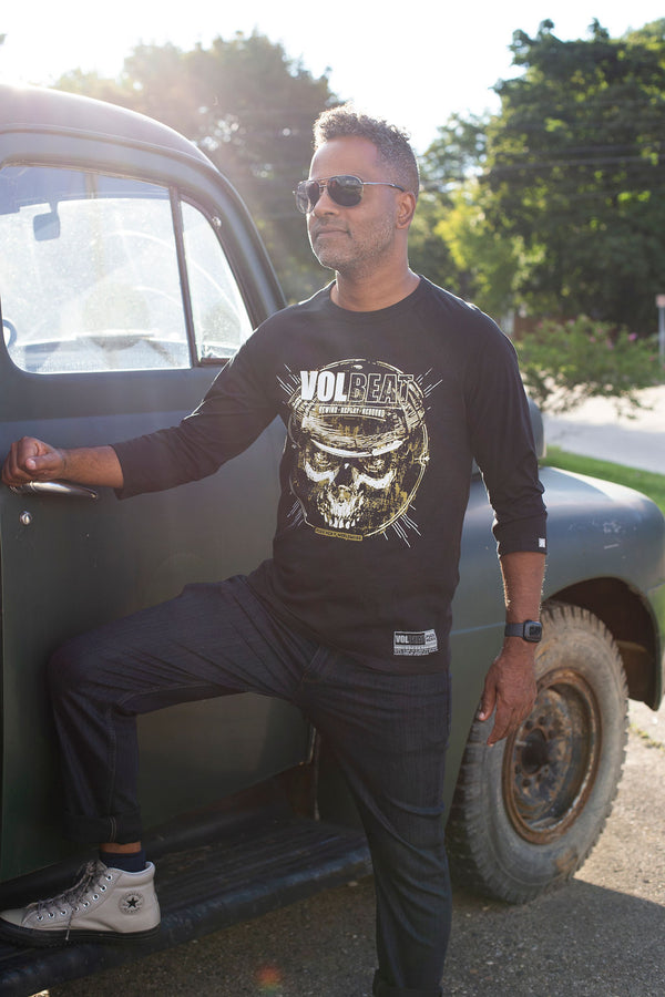 VOLBEAT ‘REWIND REPLAY REBOUND’ hockey raglan t-shirt in graphite heather with black sleeves front view on male model